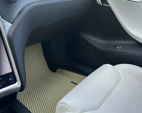 Белый Тесла Модель С, объемом двигателя 0 л и пробегом 130 тыс. км за 28200 $, фото 8 на Automoto.ua