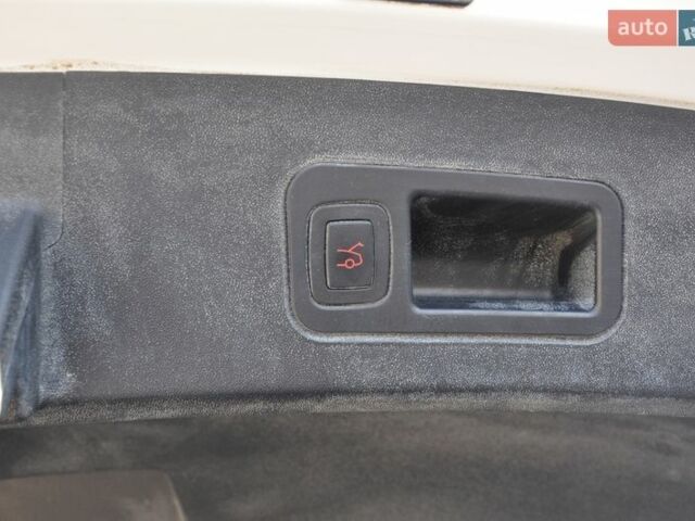 Белый Тесла Модель С, объемом двигателя 0 л и пробегом 92 тыс. км за 17999 $, фото 25 на Automoto.ua