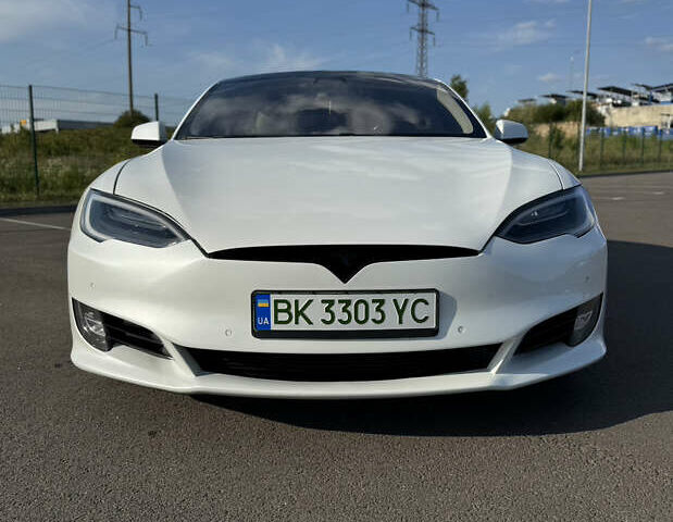 Белый Тесла Модель С, объемом двигателя 0 л и пробегом 130 тыс. км за 22800 $, фото 7 на Automoto.ua