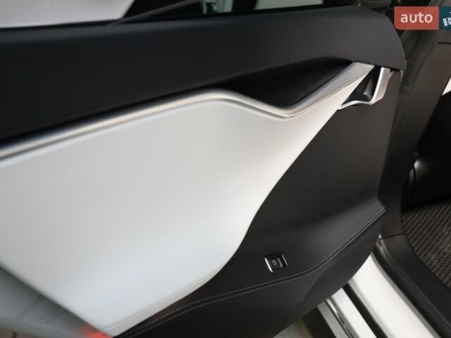 Білий Тесла Модель С, об'ємом двигуна 0 л та пробігом 105 тис. км за 17500 $, фото 38 на Automoto.ua