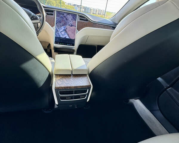 Белый Тесла Модель С, объемом двигателя 0 л и пробегом 130 тыс. км за 22800 $, фото 25 на Automoto.ua
