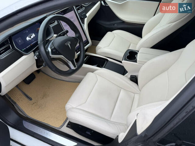 Белый Тесла Модель С, объемом двигателя 0 л и пробегом 72 тыс. км за 21777 $, фото 4 на Automoto.ua