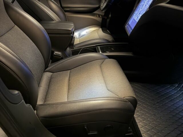 Белый Тесла Модель С, объемом двигателя 0 л и пробегом 218 тыс. км за 17000 $, фото 15 на Automoto.ua