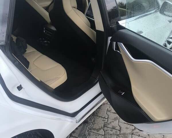 Білий Тесла Модель С, об'ємом двигуна 0 л та пробігом 206 тис. км за 14900 $, фото 5 на Automoto.ua