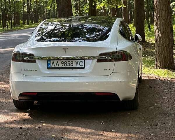 Белый Тесла Модель С, объемом двигателя 0 л и пробегом 159 тыс. км за 17999 $, фото 5 на Automoto.ua