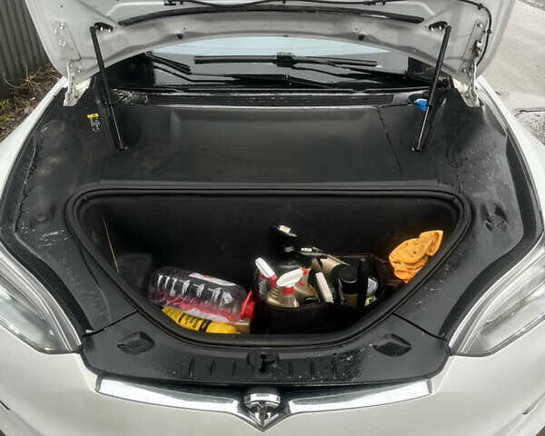 Білий Тесла Модель С, об'ємом двигуна 0 л та пробігом 184 тис. км за 17000 $, фото 1 на Automoto.ua