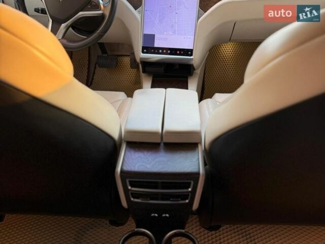 Білий Тесла Модель С, об'ємом двигуна 0 л та пробігом 122 тис. км за 21500 $, фото 20 на Automoto.ua