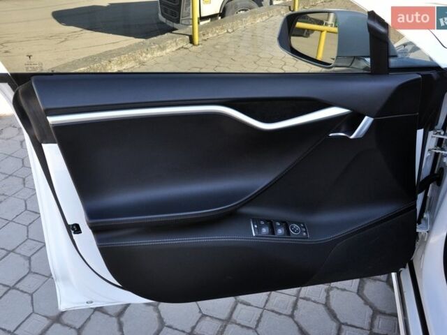 Белый Тесла Модель С, объемом двигателя 0 л и пробегом 92 тыс. км за 17999 $, фото 13 на Automoto.ua