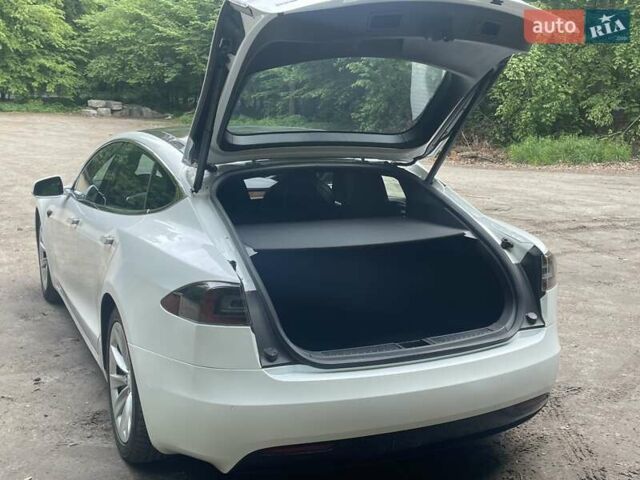 Білий Тесла Модель С, об'ємом двигуна 0 л та пробігом 89 тис. км за 17999 $, фото 3 на Automoto.ua