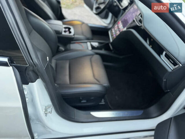 Тесла Модель С 2017 в Киеве на Automoto.ua Белый Тесла Модель С, объемом двигателя 0 л и пробегом 75 тыс. км за 15700 $, фото 25 на Automoto.ua