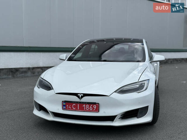 Білий Тесла Модель С, об'ємом двигуна 0 л та пробігом 130 тис. км за 18000 $, фото 2 на Automoto.ua