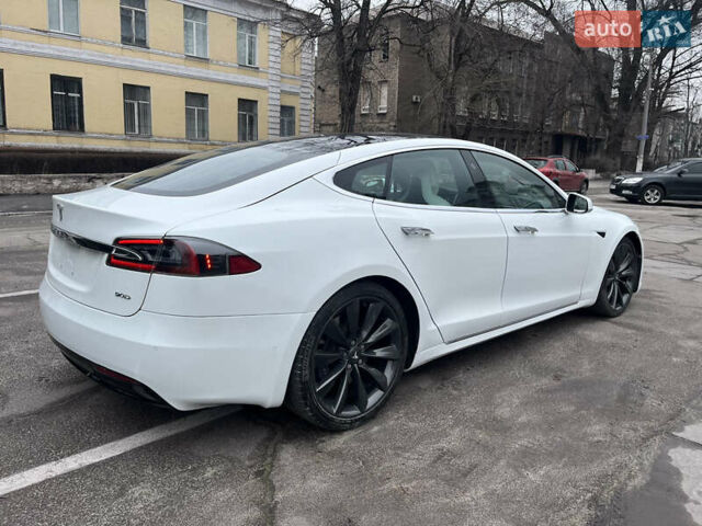 Белый Тесла Модель С, объемом двигателя 0 л и пробегом 115 тыс. км за 20300 $, фото 2 на Automoto.ua