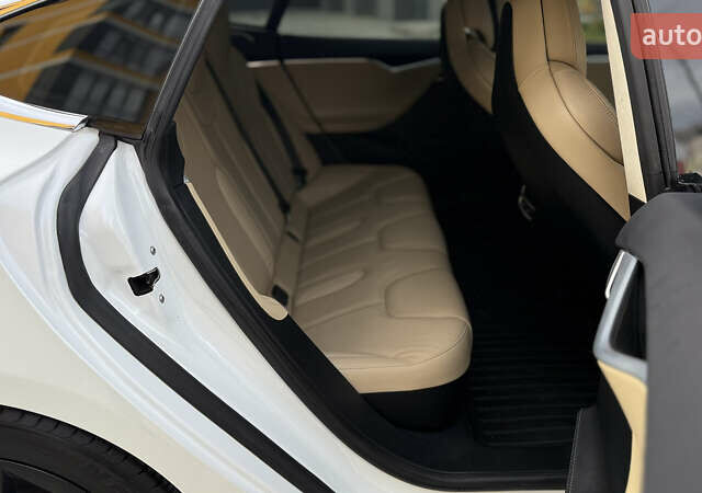 Белый Тесла Модель С, объемом двигателя 0 л и пробегом 102 тыс. км за 17990 $, фото 50 на Automoto.ua