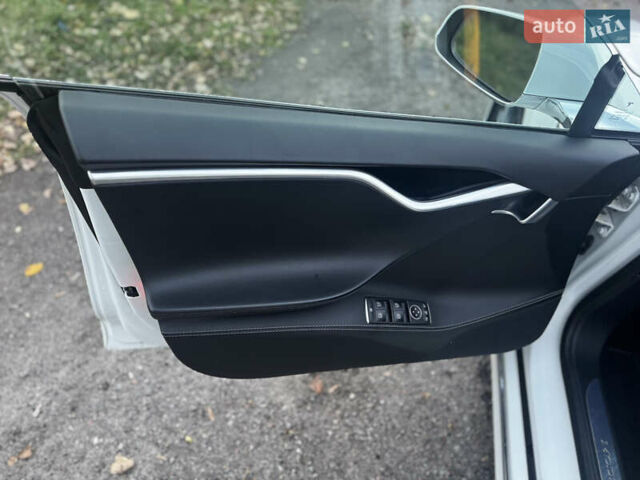 Тесла Модель С 2017 в Киеве на Automoto.ua Белый Тесла Модель С, объемом двигателя 0 л и пробегом 75 тыс. км за 15700 $, фото 12 на Automoto.ua