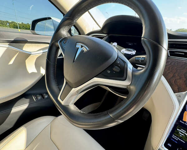 Белый Тесла Модель С, объемом двигателя 0 л и пробегом 130 тыс. км за 22800 $, фото 35 на Automoto.ua