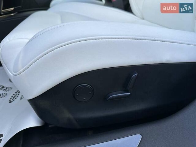 Белый Тесла Модель С, объемом двигателя 0 л и пробегом 99 тыс. км за 24500 $, фото 10 на Automoto.ua