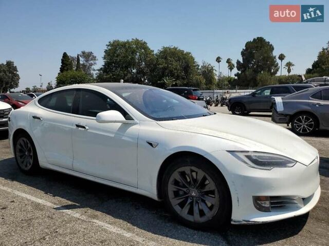 Белый Тесла Модель С, объемом двигателя 0 л и пробегом 56 тыс. км за 8400 $, фото 3 на Automoto.ua