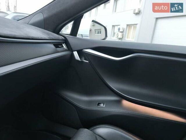 Белый Тесла Модель С, объемом двигателя 0 л и пробегом 178 тыс. км за 22999 $, фото 59 на Automoto.ua