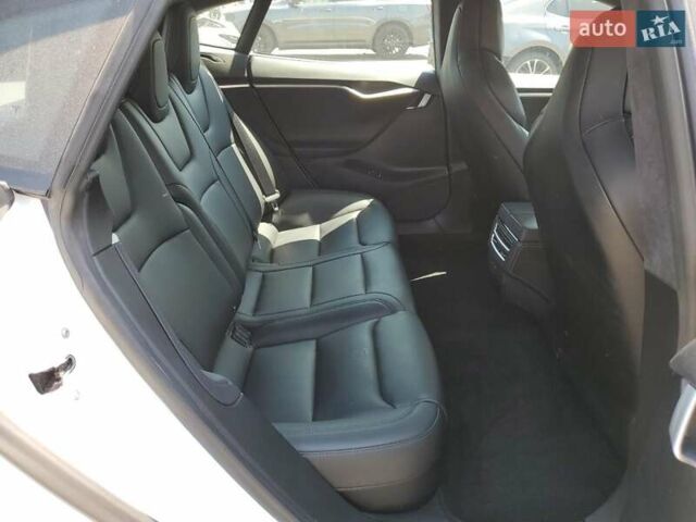 Белый Тесла Модель С, объемом двигателя 0 л и пробегом 56 тыс. км за 8400 $, фото 9 на Automoto.ua