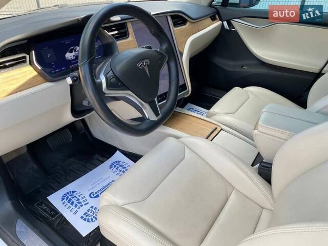 Белый Тесла Модель С, объемом двигателя 0 л и пробегом 84 тыс. км за 23000 $, фото 18 на Automoto.ua