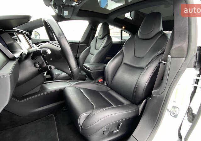 Белый Тесла Модель С, объемом двигателя 0 л и пробегом 183 тыс. км за 18300 $, фото 47 на Automoto.ua