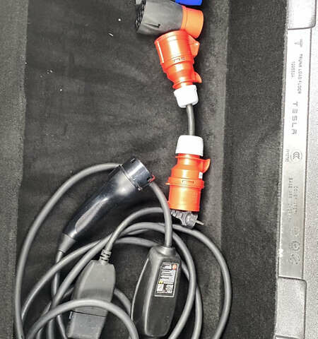 Белый Тесла Модель С, объемом двигателя 0 л и пробегом 183 тыс. км за 18300 $, фото 65 на Automoto.ua