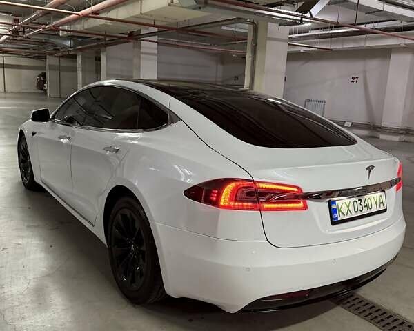 Белый Тесла Модель С, объемом двигателя 0 л и пробегом 113 тыс. км за 17200 $, фото 4 на Automoto.ua