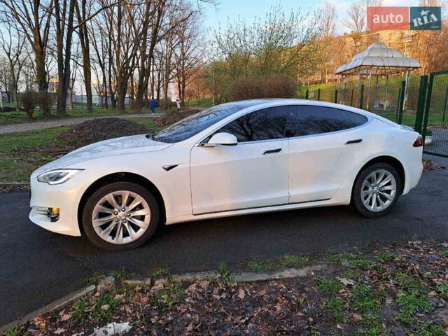 Белый Тесла Модель С, объемом двигателя 0 л и пробегом 96 тыс. км за 20391 $, фото 3 на Automoto.ua