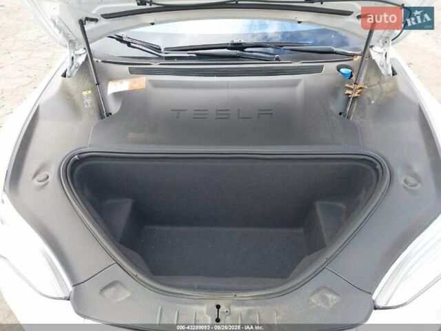 Білий Тесла Модель С, об'ємом двигуна 0 л та пробігом 64 тис. км за 7500 $, фото 12 на Automoto.ua
