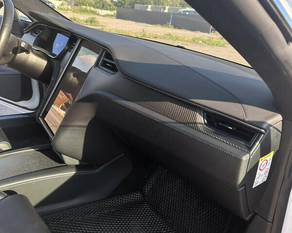Тесла Модель С 2018 в Харькове на Automoto.ua Белый Тесла Модель С, объемом двигателя 0 л и пробегом 58 тыс. км за 25000 $, фото 25 на Automoto.ua