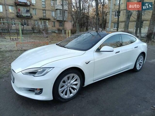 Белый Тесла Модель С, объемом двигателя 0 л и пробегом 100 тыс. км за 20911 $, фото 15 на Automoto.ua