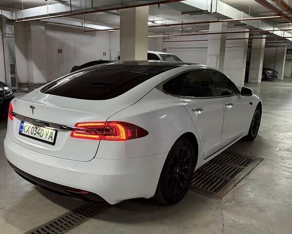 Белый Тесла Модель С, объемом двигателя 0 л и пробегом 113 тыс. км за 17200 $, фото 3 на Automoto.ua