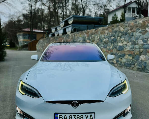 Белый Тесла Модель С, объемом двигателя 0 л и пробегом 115 тыс. км за 27000 $, фото 1 на Automoto.ua