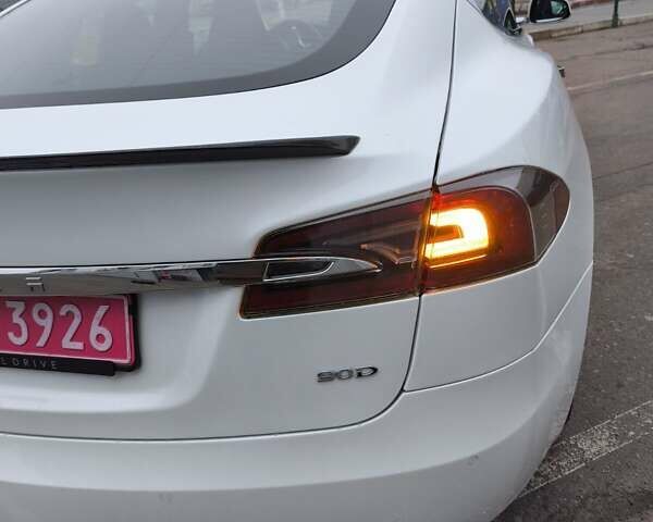 Белый Тесла Модель С, объемом двигателя 0 л и пробегом 178 тыс. км за 22999 $, фото 28 на Automoto.ua