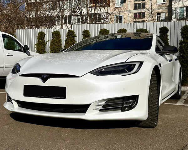 Белый Тесла Модель С, объемом двигателя 0 л и пробегом 198 тыс. км за 31999 $, фото 1 на Automoto.ua
