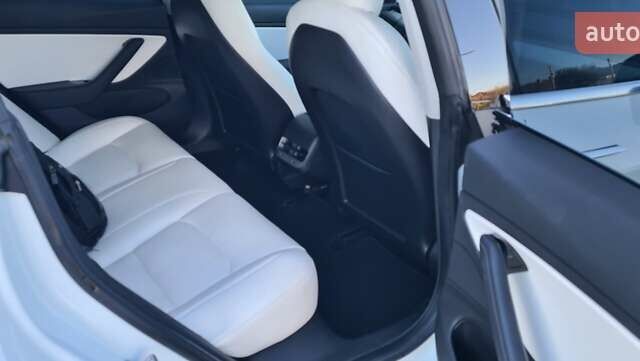 Тесла Модель С 2018 у Нововолинськ на Automoto.ua Білий Тесла Модель С, об'ємом двигуна 0 л та пробігом 118 тис. км за 14950 $, фото 9 на Automoto.ua