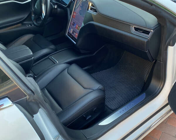 Белый Тесла Модель С, объемом двигателя 0 л и пробегом 90 тыс. км за 25000 $, фото 10 на Automoto.ua