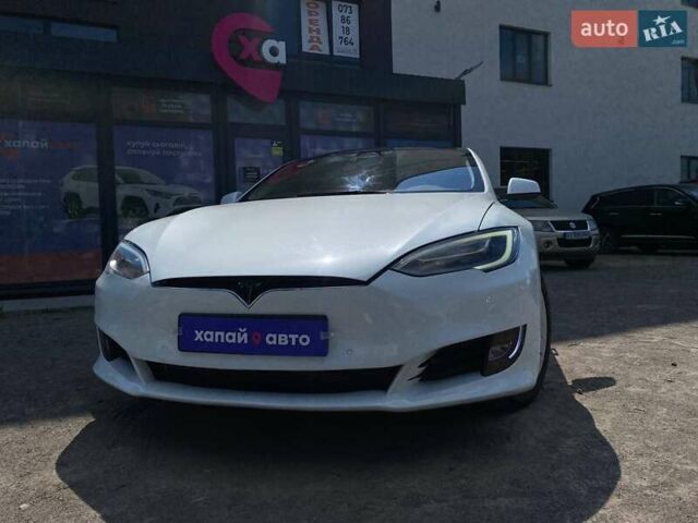 Белый Тесла Модель С, объемом двигателя 0 л и пробегом 84 тыс. км за 23000 $, фото 2 на Automoto.ua