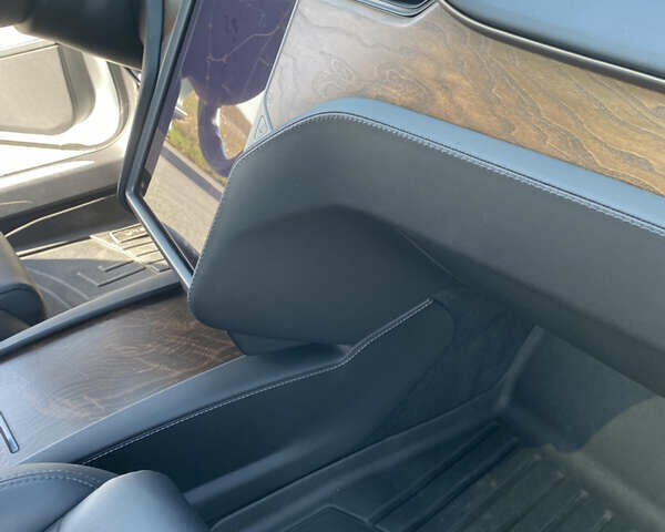 Білий Тесла Модель С, об'ємом двигуна 0 л та пробігом 128 тис. км за 19100 $, фото 10 на Automoto.ua