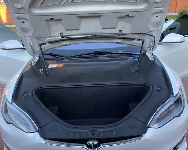 Белый Тесла Модель С, объемом двигателя 0 л и пробегом 90 тыс. км за 25000 $, фото 7 на Automoto.ua
