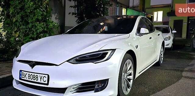 Тесла Модель С 2018 в Дубно на Automoto.ua Белый Тесла Модель С, объемом двигателя 0 л и пробегом 105 тыс. км за 18600 $, фото 5 на Automoto.ua