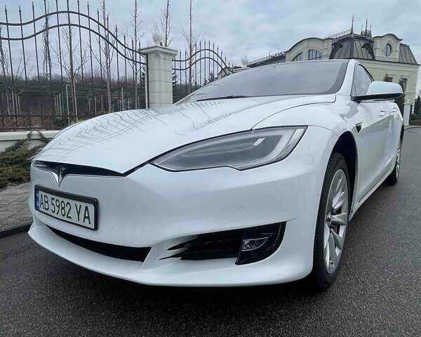 Белый Тесла Модель С, объемом двигателя 0 л и пробегом 84 тыс. км за 22500 $, фото 1 на Automoto.ua