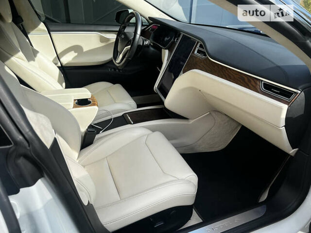 Белый Тесла Модель С, объемом двигателя 0 л и пробегом 108 тыс. км за 22500 $, фото 7 на Automoto.ua