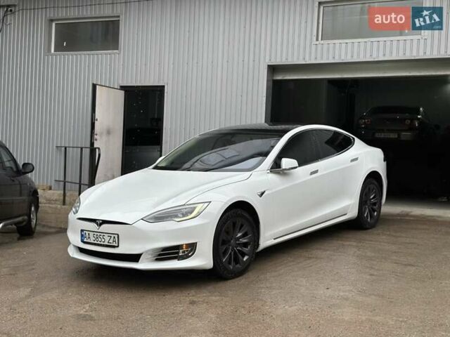 Белый Тесла Модель С, объемом двигателя 0 л и пробегом 159 тыс. км за 29900 $, фото 1 на Automoto.ua