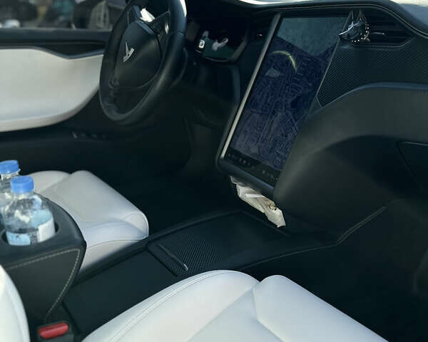 Белый Тесла Модель С, объемом двигателя 0 л и пробегом 198 тыс. км за 31999 $, фото 16 на Automoto.ua