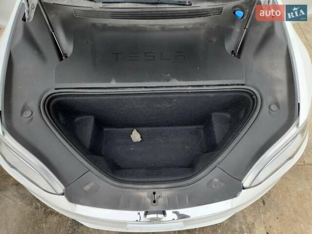 Білий Тесла Модель С, об'ємом двигуна 0 л та пробігом 107 тис. км за 7400 $, фото 10 на Automoto.ua