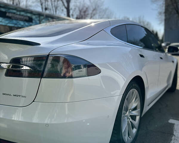 Белый Тесла Модель С, объемом двигателя 0 л и пробегом 198 тыс. км за 31999 $, фото 7 на Automoto.ua
