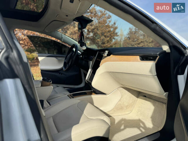 Білий Тесла Модель С, об'ємом двигуна 0 л та пробігом 94 тис. км за 22000 $, фото 16 на Automoto.ua