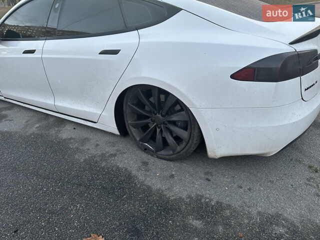 Тесла Модель С 2018 в Никополе на Automoto.ua Белый Тесла Модель С, объемом двигателя 0 л и пробегом 100 тыс. км за 16000 $, фото 3 на Automoto.ua