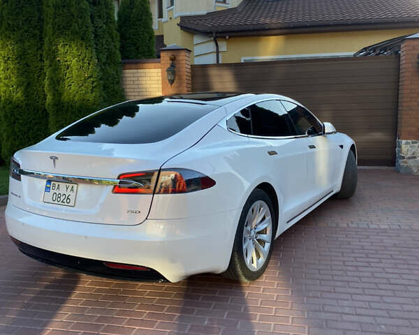 Белый Тесла Модель С, объемом двигателя 0 л и пробегом 90 тыс. км за 25000 $, фото 2 на Automoto.ua